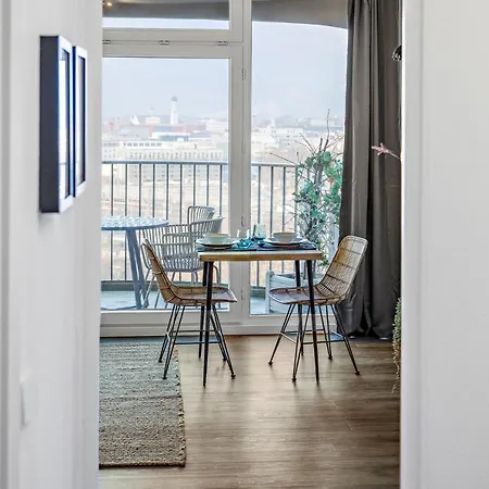 Bright - Fresh Central Studio & Skyline View Of