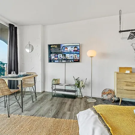 Bright - Fresh Central Studio & Skyline View Of Appartement